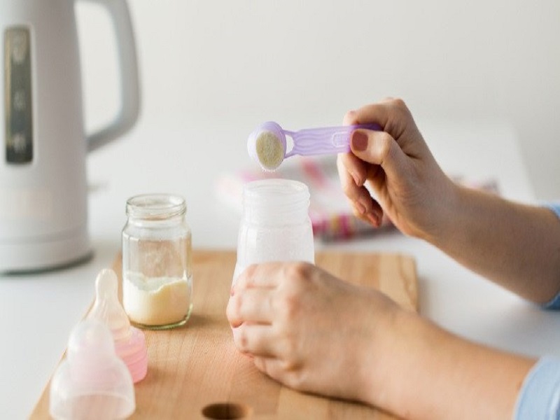 Cách pha sữa cho trẻ sơ sinh chính xác nhất